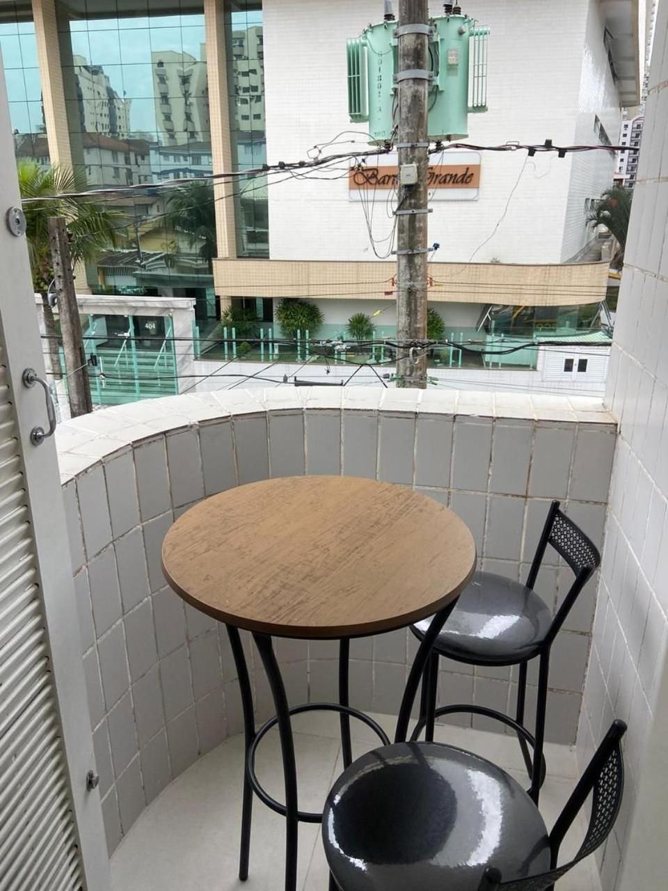 Canto Forte- Suite C/Varanda - Ate 5 Hospedes- Garagem - Wi Fi E 200 Metros Da Praia, 50 Metros Da Av Gastronomica Da Pg Praia Grande  Exterior photo