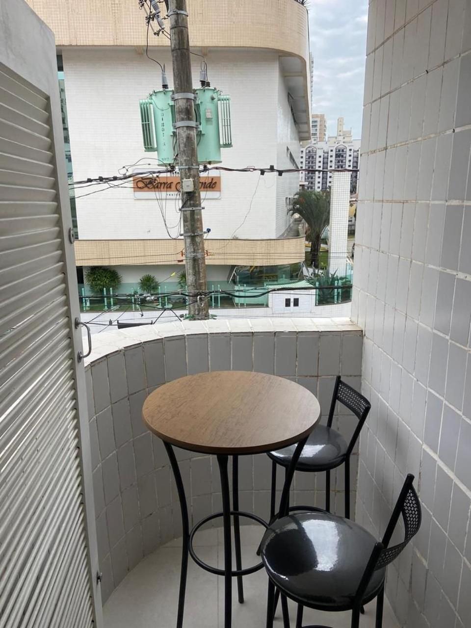 Canto Forte- Suite C/Varanda - Ate 5 Hospedes- Garagem - Wi Fi E 200 Metros Da Praia, 50 Metros Da Av Gastronomica Da Pg Praia Grande  Exterior photo